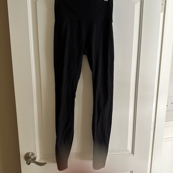 Lululemon black leggings - size 4 - Picture 2 of 4
